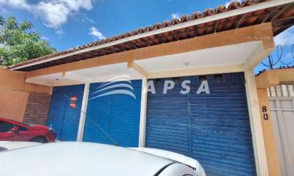 LOJA COM BANHEIRO, ESTACIONAMENTO RECUADO, PISO EM CERÂMICA. REFERÊNCIA: INDO PELA AV. OLIVEIRA PAIV