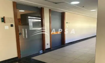 EXCELENTE SALA COMERCIAL PRONTA PARA USO NO CORAÇÃO DA BARRA DA TIJUCA! IDEAL PARA CONSULTÓRIO, CLÍN