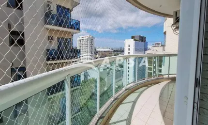 EXCELENTE COBERTURA DUPLEX, LOCALIZADO NA RUA AROAZES - BARRA OLÍMPICA, PARA ALUGUEL. COM 150M², EST