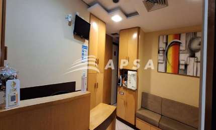EXCELENTE SALA COMERCIAL, PARA ALUGUEL, MOBILIADA E PRONTA PARA USO, NA BARRA DA TIJUCA. LOCALIZADA