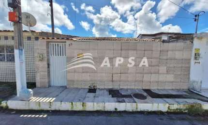 CASA ACONCHEGANTE E BEM DISTRIBUÍDA, COMPOSTA POR 02 QUARTOS, 01 BANHEIRO SOCIAL, SALA ESPAÇOSA, VAR