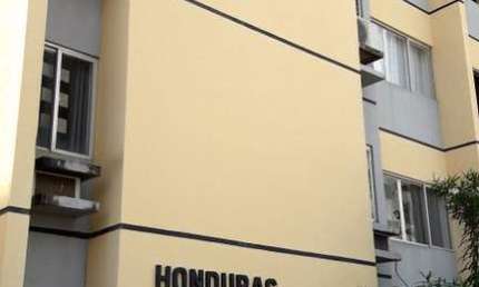 APARTAMENTO TRÊS QUARTO NA RUA HÉLIO PRADINES, PRÓXIMO AO SEB COC. O APARTAMENTO POSSUI TRÊS QUARTOS