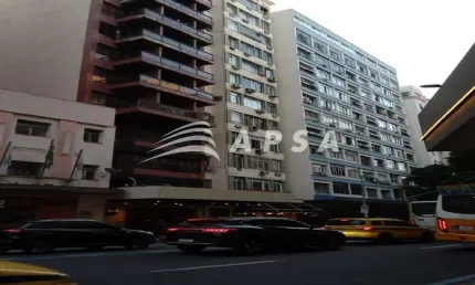 EXCELENTE CONJUGADO DE 33M² NA AV. NOSSA SENHORA DE COPACABANA, NO CORAÇÃO DA ZONA SUL CARIOCA. TOTA