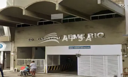 EXCELENTE VAGA DE GARAGEM LOCALIZADO NO LEME, RUA TRANQUILA E MUITO BEM LOCALIZADA.