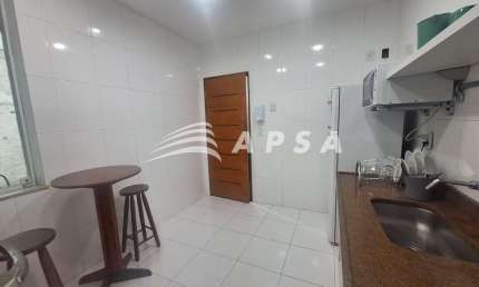 ESTA ESPAÇOSA CASA DE 230 M² EM LARANJEIRAS ESTÁ DISPONÍVEL PARA LOCAÇÃO, OFERECENDO UM AMBIENTE IDE
