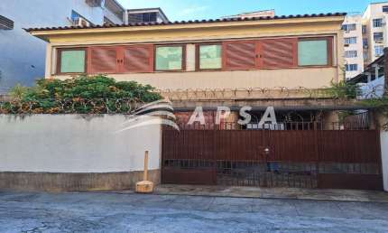 EXCELENTE CASA DE LUXO COM 5 QUARTOS NA TIJUCA, COM PERFIL COMERCIAL, PARA LOCAÇÃO A 5 MINUTOS DA PR