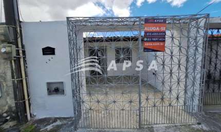 CASA PLANA COM GARAGEM, 02 QUARTOS, COZINHA E AREA DE SERVIÇO .