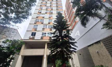 EXCELENTE APARTAMENTO DE 91M² EM RUA TRANQUILA, SALA AMPLA, 3 QUARTOS SENDO 1 SUITE, ARMÁRIOS EMBUTI