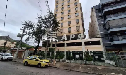 Excelente oportunidade para quem busca um imóvel seguro, prático e bem localizado.  em prédio bem es
