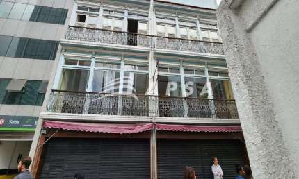 NO CORAÇÃO PULSANTE DO COMÉRCIO CARIOCA, NO TRADICIONAL SAARA, ESTE PRÉDIO COMERCIAL DE 4 ANDARES PA