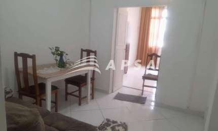 NA CHARMOSA RUA DOMINGOS FERREIRA, ENCONTRA-SE ESTE QUARTO E SALA QUE É PURO ACONCHEGO. AREJADO E IL