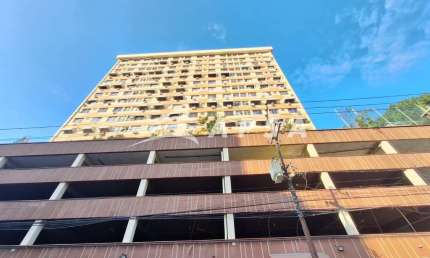 ÓTMO APARTAMENTO,60 M2,COMPOSTO POR SALA,  02 QUARTOS COM ARMÁRIOS, BANHEIRO SOCIAL COM BLINDEX, COZ