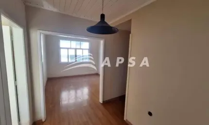 VENHA SE ENCANTAR COM ESSE CHARMOSO APARTAMENTO EM PONTO ESTRATÉGICO DO BAIRRO, ENTRE A LINHA FÉRREA