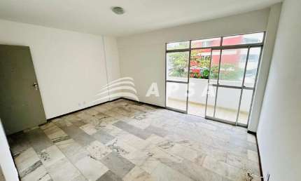 EXCELENTE OPORTUNIDADE NA PITUBA! APARTAMENTO AMPLO E BEM DISTRIBUÍDO, COM 2 QUARTOS, SENDO 1 SUÍTE,