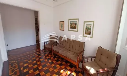 NO CORAÇÃO DO CENTRO DO RIO, A POUCOS PASSOS DA VIBRANTE LAPA, ESTE APARTAMENTO PARA ALUGUEL COMBINA
