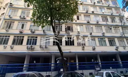 IMAGINE ACORDAR  EM UM LINDO APARTAMENTO CONJUGADO EM COPACABANA, A APENAS UMA QUADRA DA PRAIA. CHAR