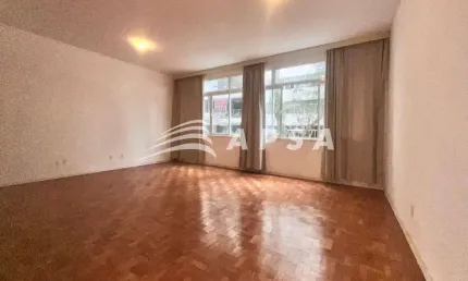 LOCALIZADO NA CHARMOSA RUA PAUL REDFERN, ESTE APARTAMENTO COMBINA LOCALIZAÇÃO PRIVILEGIADA COM CONFO