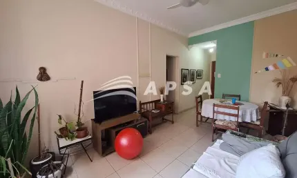 ENCANTE-SE COM ESTE ACOLHEDOR APARTAMENTO DE 2 QUARTOS, COM A POSSIBILIDADE DE SER ALUGADO TOTALMENT