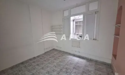 Em meio ao coração pulsante de copacabana, encontra-se uma excelente sala comercial de 22m², ideal p