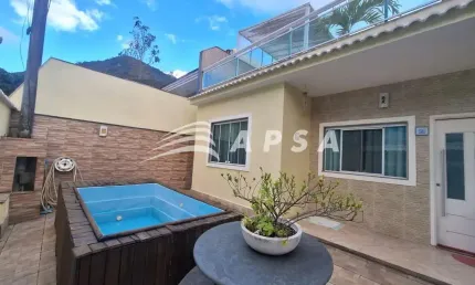 Excelente casa dúplex em condomínio fechado em vargem pequena. venha se encantar com essa excelente