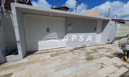 Excelente casa  com 200 m2, gabinete, 04 quartos sendo 03 suites prox. av. oliveira paiva.