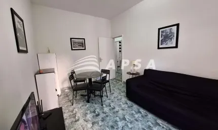 Para quem busca praticidade e conforto no coração da cidade, este apartamento no centro é a escolha