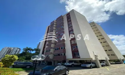 Ótimo apartamento na varjota, muito ventilado, andar intermediário, condomínio com piscina e  deck.