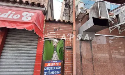 Ótima casa de 60 m², sendo quintal  amplo com área de serviço e local para por maquina de lavar roup