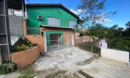Casa - 3min do Hospital São José - Parcelada no boleto - Ótima para kitnet