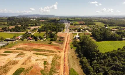 Via Del Sole - Loteamento da Baldissera - Em frente ao Santuário - Segunda Linha em Içara
