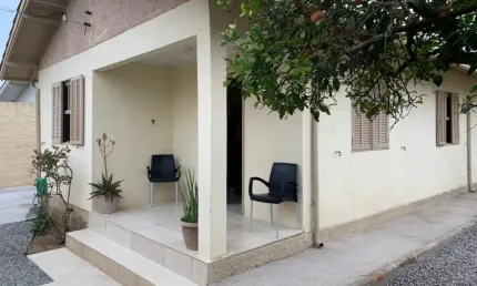 Casa na praia do Mar Grosso em Laguna - Aceita parcelamento direto com a construtora