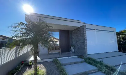 Casa Mobiliada de Esquina na Zona Sul de Balneário Rincão - 150 metros do mar
