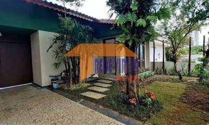 VENDE - CASA TÉRREA - 3 DORMS. 1 SUÍTE 6 VAGAS - CAXINGUI -