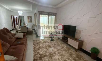 Casa à venda no bairro Residencial e Comercial Laerte Asumpção - Pindamonhangaba/SP