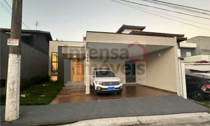 Casa à venda no bairro Jardim Independência - Taubaté/SP