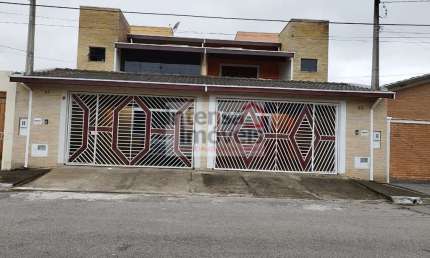 Sobrado à venda no bairro Alto do Cardoso - Pindamonhangaba/SP