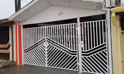Casa à venda no bairro Esplanada Santa Terezinha - Taubaté/SP