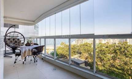 Apartamento com 1 suíte + 2 dormitórios na Praia Brava