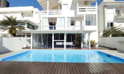 Casa com 3 quartos à venda na Rua Padre Réus, 45, Ponta de Baixo, São José por R$ 2.350.000