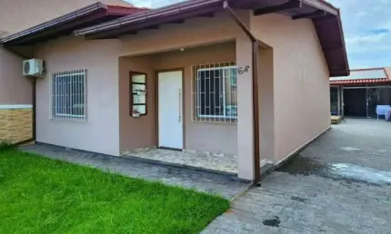 Casa com 2 quartos à venda na Rua Armando Martins Schnorrenberger, 64, Forquilhas, São José por R$ 650.000