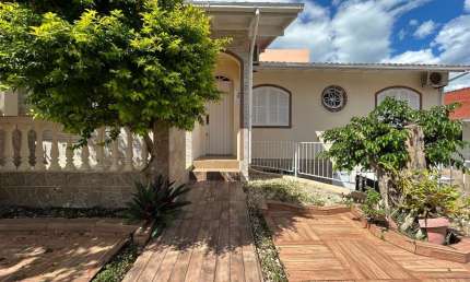 Casa com 4 quartos à venda na Rua Olegário da Silva Ramos, 366, Capoeiras, Florianópolis por R$ 900.000