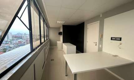 Sala comercial à venda na Rua Doutor Heitor Blum, 310, Estreito, Florianópolis por R$ 218.000