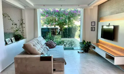 Casa com 3 quartos à venda na Rua Edmundo José Dutra, 1797, Ponta de Baixo, São José por R$ 940.000