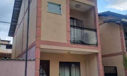 Casa duplex em condomínio no Jardim Flamboyant à venda em Cabo Frio
