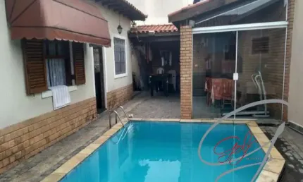 Casa Térrea na City Bussocaba em Osasco-SP, c/ 430m² AC, C/ 03 Dormit.(01 Suíte), Sala, Coz, 03 WC, Piscina, churrasqueira e 4 vagas de garagem.