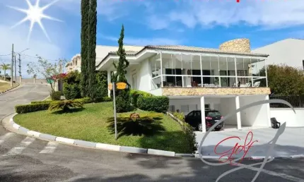 LINDISSIMA CASA C/ 424m², 5 SUÍTES (2 C/ CLOSET) NO CONDOMÍNIO BEVERLY HILLS EM JANDIRA-SP,  DIVISA COM BARUERI, SALA C/ 100M², E GARAGEM P/ 6 CARROS.