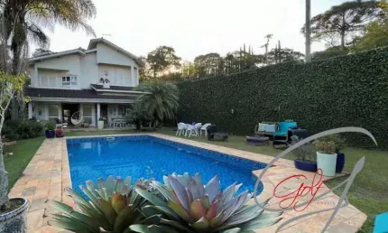 Linda Casa integrada 80% mobiliada em Cotia/SP com 4 Suítes, Piscina e 5 Vagas de Garagem, ótimo acabamento. Excelente localização com linda vista.
