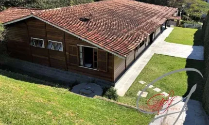 casa térrea pré-fabricada em madeira - Casema. - Com ótima localização e face norte total, 3 Suítes e 4 vagas de garagem.