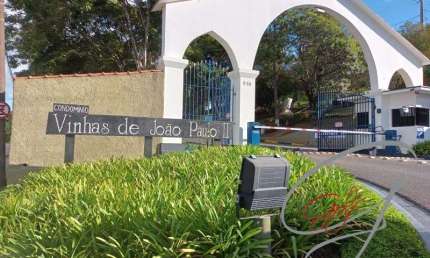 Casa térrea 411 Ms.terreno de 6.000Ms.Condom.Vinhas de João Paulo II, Jardim Villaça, São Roque, na rota Estrada do Vinho. Aluga tambem.ém.