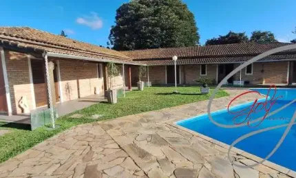 CHÁCARA A VENDA, CAUCAIA DO ALTO, COTIA, 470 M² A/C, 1.800 M² A/T, 4 DORMITÓRIOS ESPAÇOSOS, 3 SUÍTES, SALA COM LAREIRA, CASA TODA AVARANDADA COBERTA.